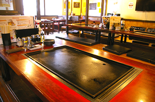 掘りごたつテーブル　もんじゃ焼き　きずなや